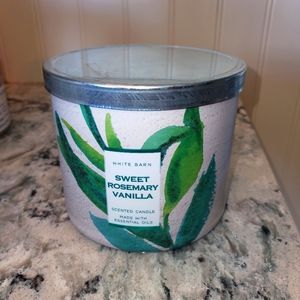 Sweet Rosemary Vanilla candle by Bath & Body Works🕯